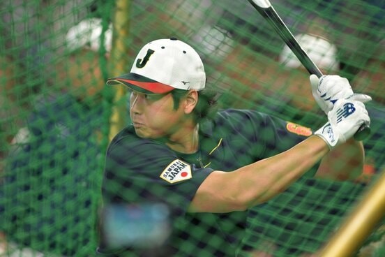 打撃練習をする大谷翔平
