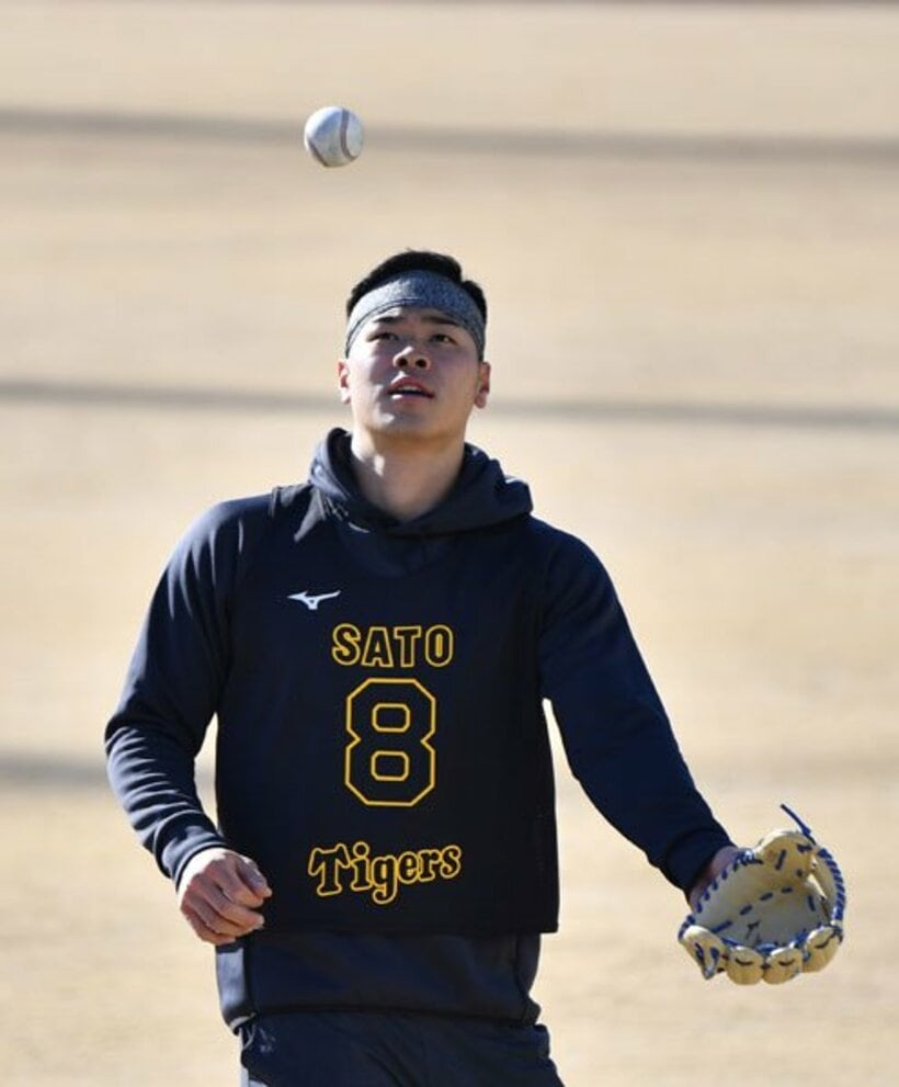  新人合同自主トレに参加した阪神・佐藤輝
