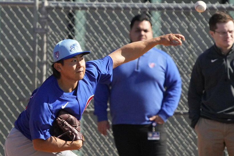 キャンプ初日からブルペンに入り投球練習する今永（ロイター＝USA　TODAY　Sports）