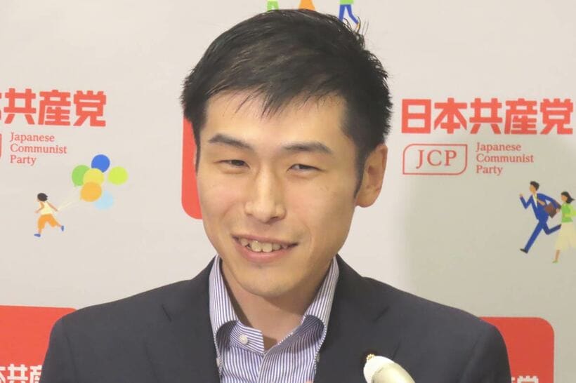 共産党の山添拓氏