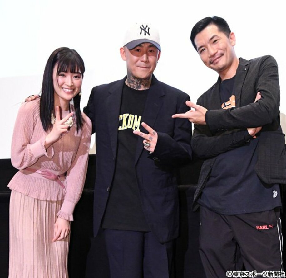  映画の舞台あいさつに登場した（左から）優希美青、ANARCHY、Zeabra