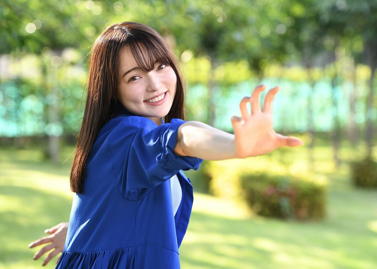 仮面ライダー女優・坂巻有紗がグラビアデビュー！ 4刀流〝所沢の強肩 