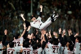 伝説の10・8決戦を制して宙を舞ったミスター(1994年)