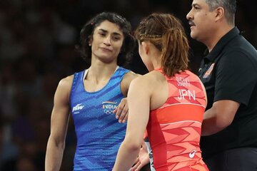 須崎優衣は初戦でビネシュに敗れた