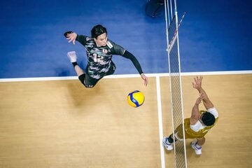 果敢なプレーでチームを牽引した高橋藍（左＝Volleyball World提供）