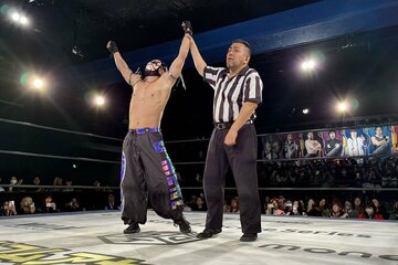 初勝利を喜ぶ隈取