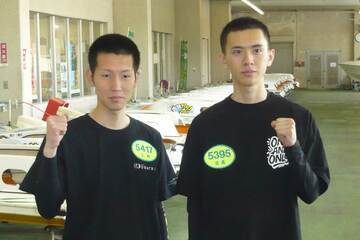 デビューする小柳勝希（左）と日高龍之介