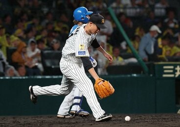 5回、相手投手の加藤貴之に適時打を打たれた阪神・大竹耕太郎