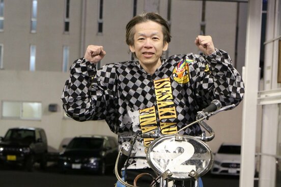 優勝しガッツポーズの池田政和