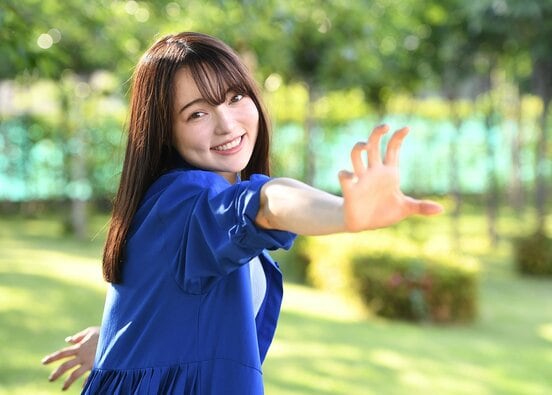 砲丸投げのポーズを見せる坂巻有紗