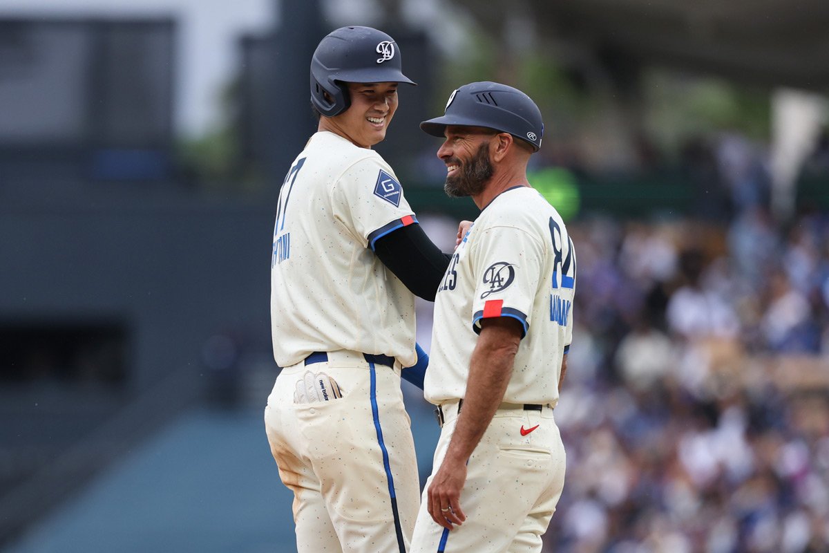 ドジャース】大谷翔平 出塁するたびに鈴木誠也と〝遠距離イチャイチャ 