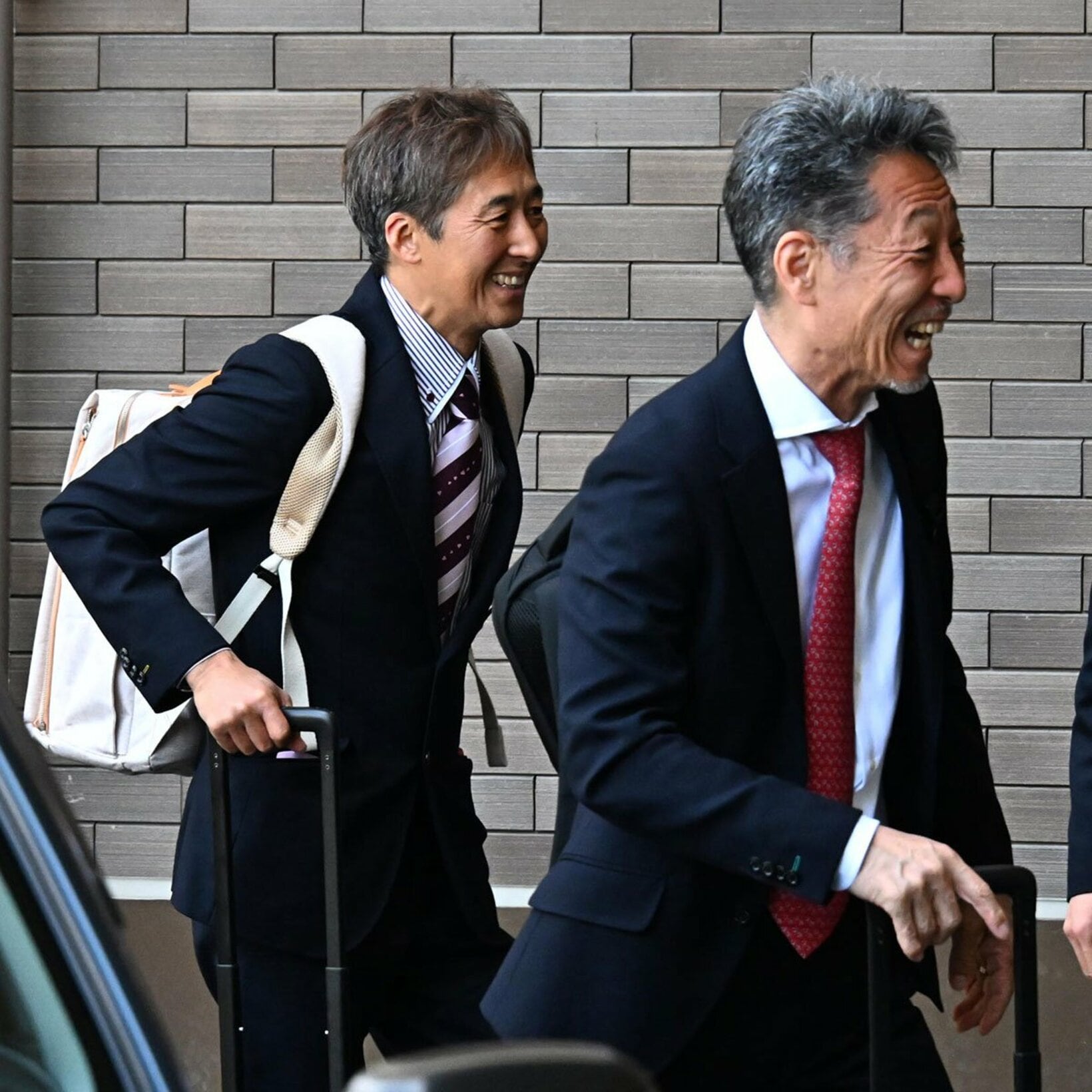 師匠の江口晃生(右)とともに宮島入りした柴田光