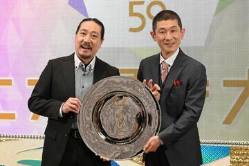 笑い飯の西田幸治(左)と哲夫