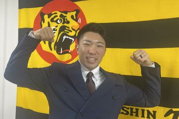 笑顔で契約更改を終えた石井大智