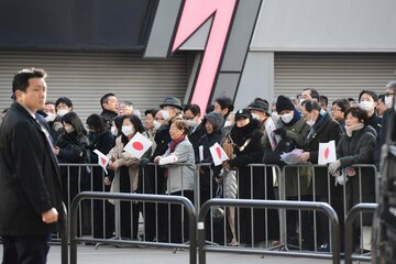 街頭演説に集まった人々