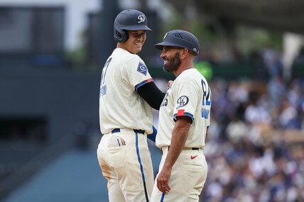 大谷翔平（左、ロイター）