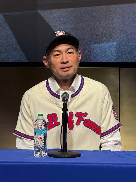 米野球殿堂博物館で記者会見するイチロー氏