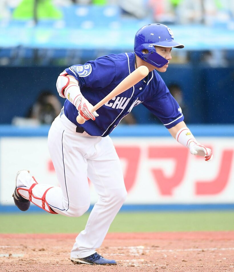  ４回に再び逆転タイムリーを放った中日・大島