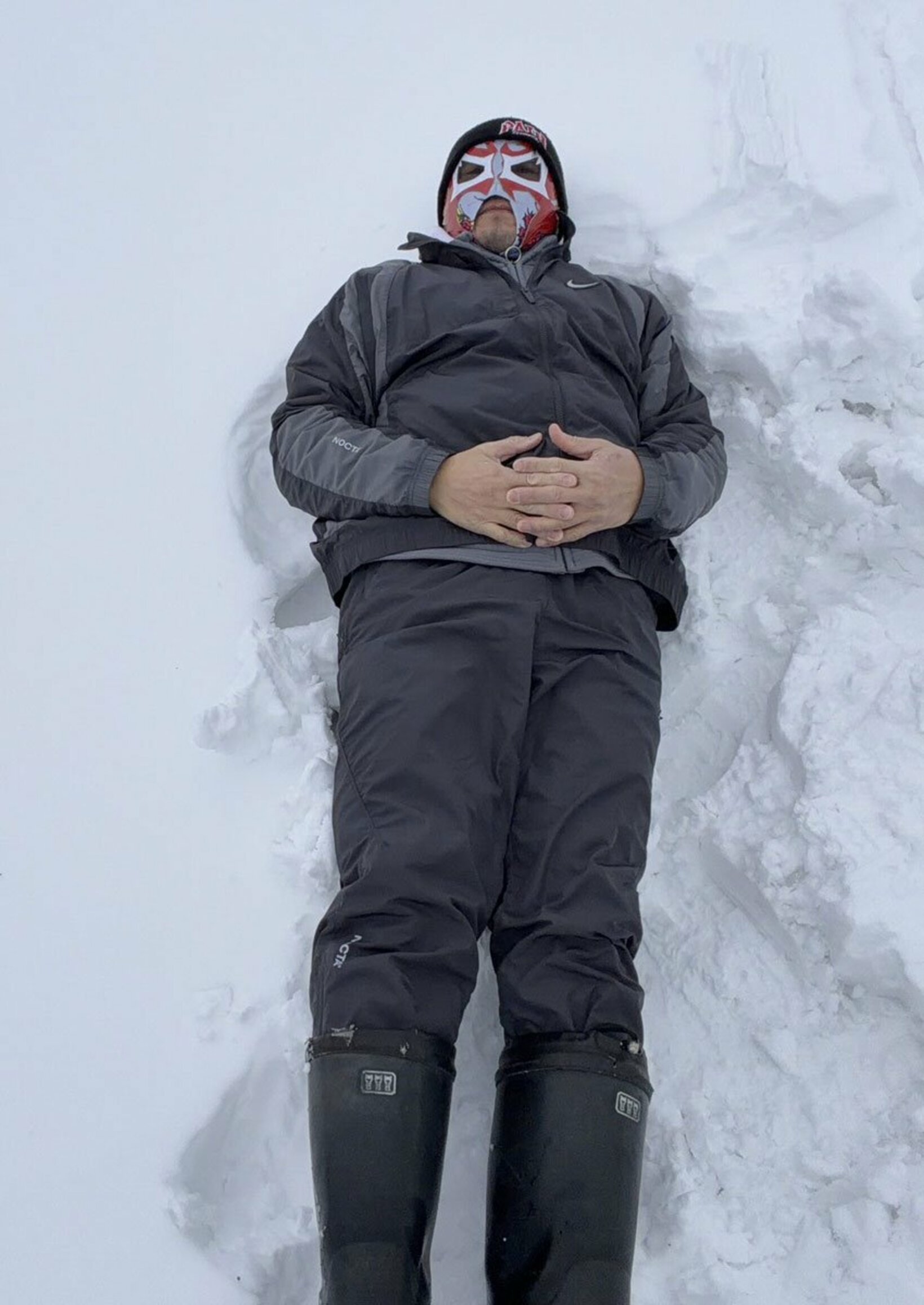 雪に埋まるカシン