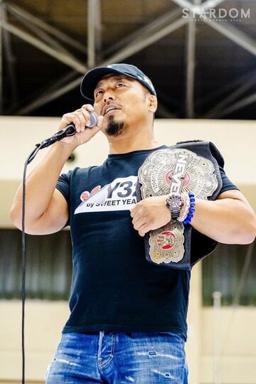 スターダム山梨大会を訪れた鷹木信悟（２０２４年５月２５日）