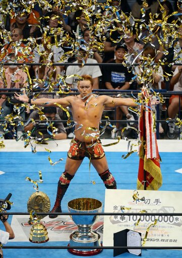  第２３回Ｇ１優勝のオカダ・カズチカ（東スポWeb）