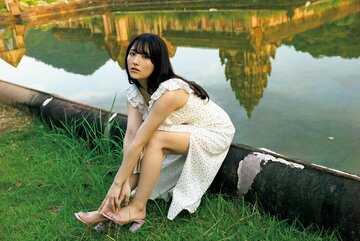  大和田南那写真集のアザーカット（©光文社／週刊ＦＬＡＳＨ、写真・細居幸次郎）