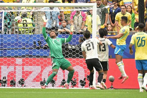 北中米W杯】エジプト幻の2点目が物議 日本ブラジル戦〝誤審〟も脚光