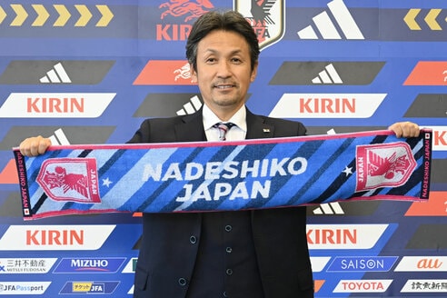【シバッチ】内田篤人 実使用 練習着用シャツ本人手渡し チャリティーマッチ なでしこ】内田篤人氏がコーチ就任 狩野倫久監督が就任会見で発表