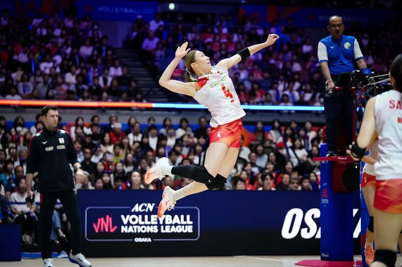 スパイクを放つ石川真佑（Volleyball　World提供）
