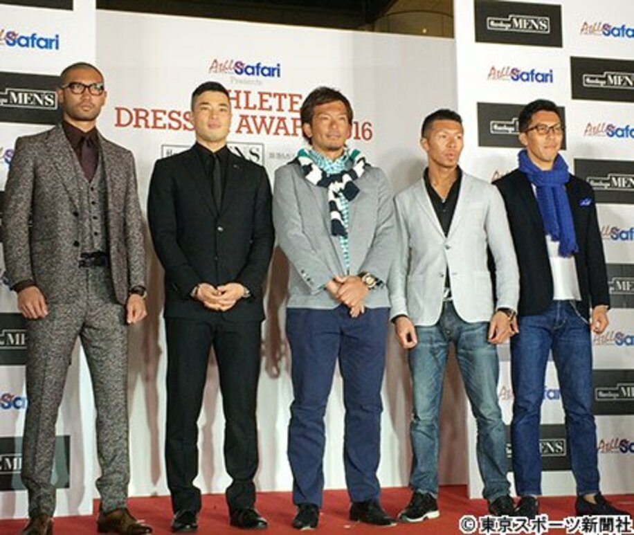 ファッション詩のイベントに登場した（左から）川又堅碁、山田章仁、松田宣浩、内山高志、伊藤大輔