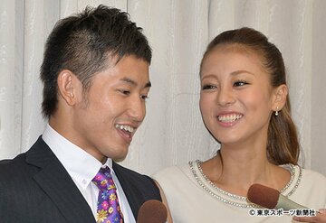  才賀紀左衛門（左）とあびる優（東スポWeb）