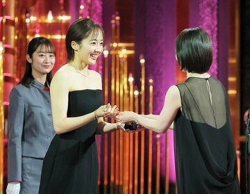 最優秀助演女優賞を受賞した森田望智（手前左＝代表撮影）