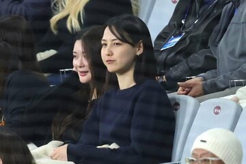 試合を観戦する大谷翔平の妻・真美子さん