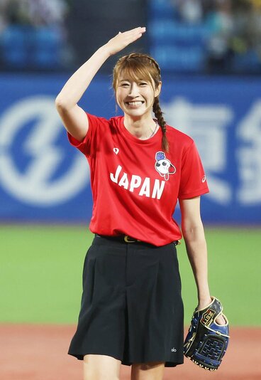 ワンバウンド投球に苦笑いの狩野舞子