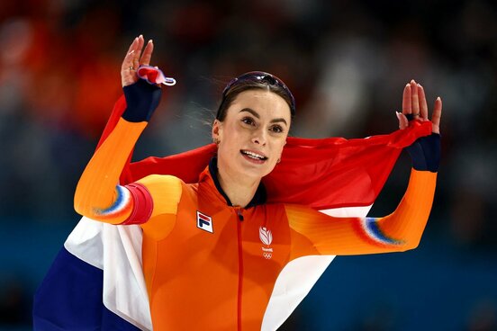 女子500mで金メダルを獲得したオランダのフェムケ・コックがとんだ騒動に…（ロイター）