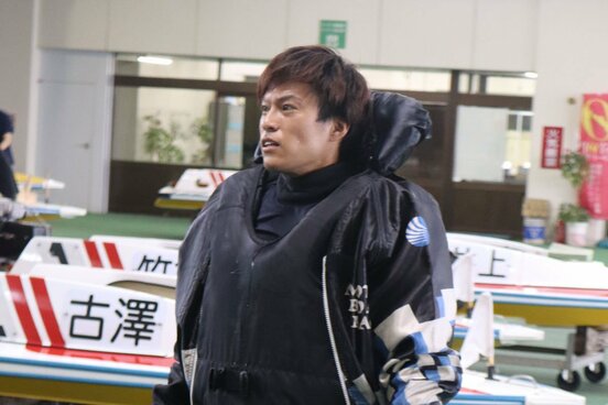 三川昂暁
