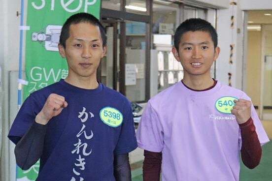 鐘ヶ江真司（左）と中山鷹輔