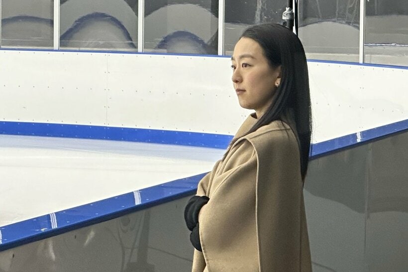 教え子の滑りを見守る浅田真央さん