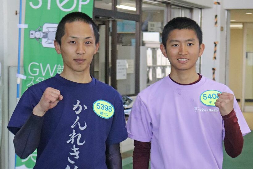 鐘ヶ江真司（左）と中山鷹輔