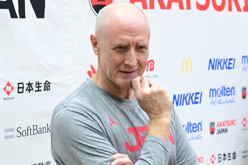 取材に応じるホーバス監督