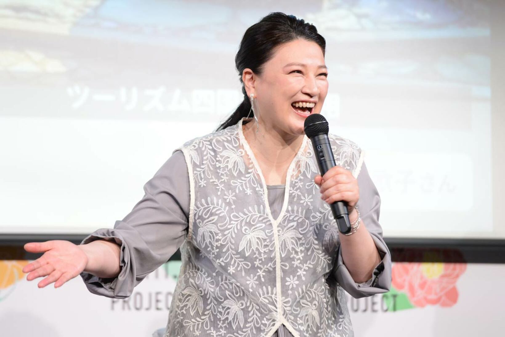 サンド富澤をカニばさみしていた島崎和歌子