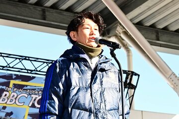 オープニングセレモニーに臨んだ吉川元浩