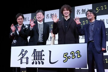 左から丸山隆平、佐藤二朗、佐々木蔵之介、城定秀夫監督