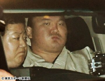  国技館を出る白鵬