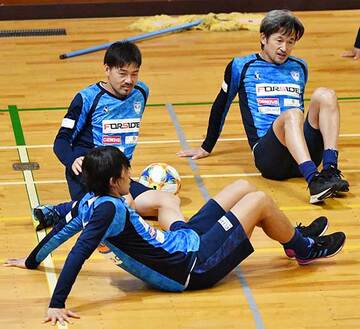  左から中村俊輔、松井大輔、三浦知良