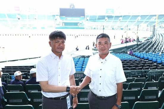 沖縄尚学・比嘉監督(左)と横浜・村田監督