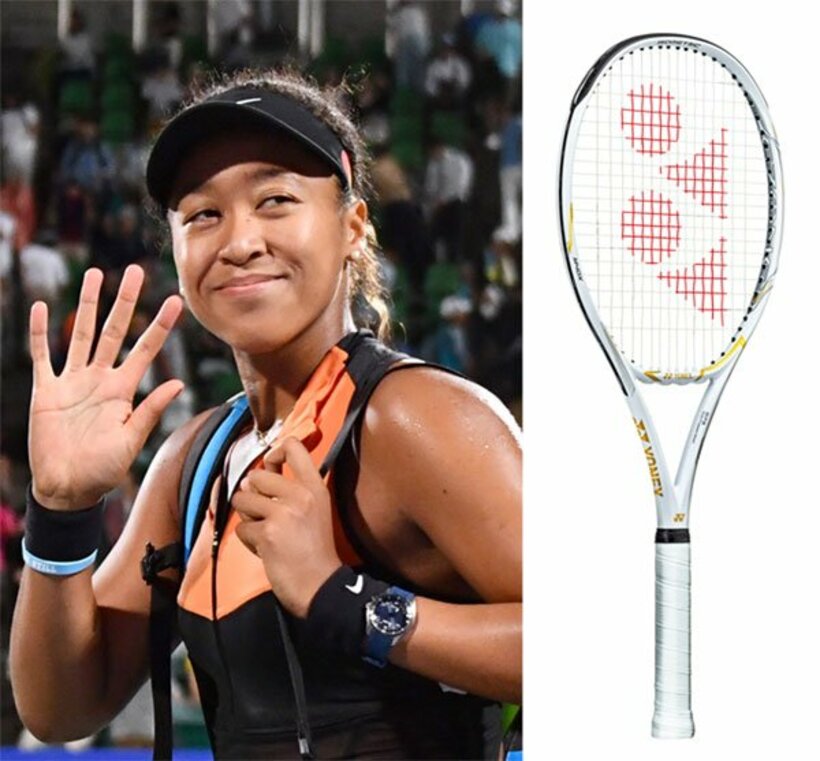  大坂なおみ（左）と自身がプロデユースしたヨネックスのラケット「EZONE-NAOMI-OSAKA-LIMITED」