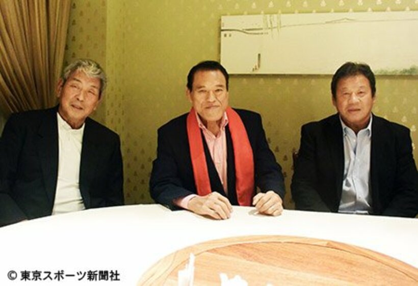  ベイダーさんを偲んだ（左）から坂口氏、猪木氏、藤波