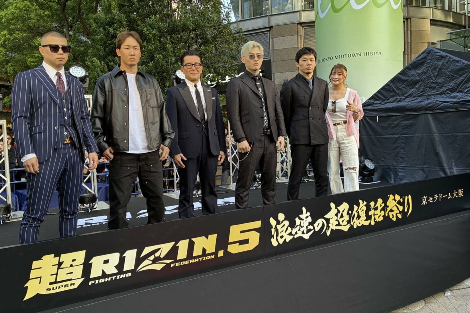 左からYA―MAN、朝倉未来、榊原信行CEO、平本蓮、斎藤裕、RENA