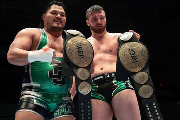 IWGPタッグ王者時代のジェフ・コブ（左）とカラム・ニューマン